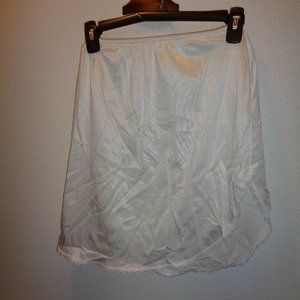 VINTAGE Montomery Ward Slip Size Small